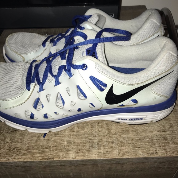 Nike Dual Fusion Size 10 Running Sneakers - Picture 4 of 6